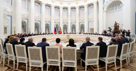 Госдума одобрила в первом чтении законопроект о поправке к Конституции России