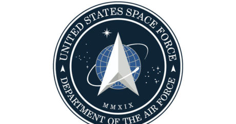 Трамп показал логотип Космических сил США с Землей и звездами
