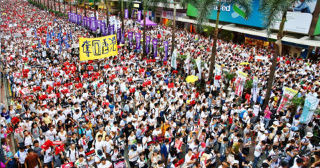 Жители Гонконга протестуют против карантина