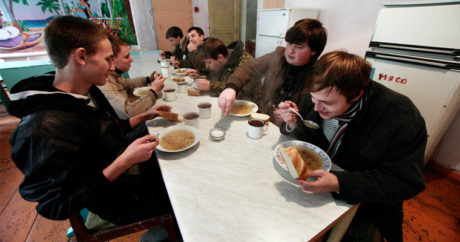 В Госдуме предложили организовывать бесплатное питание для студентов-очников