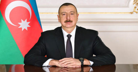 Президент Ильхам Алиев наградил Михаила Гусмана орденом «Шараф»