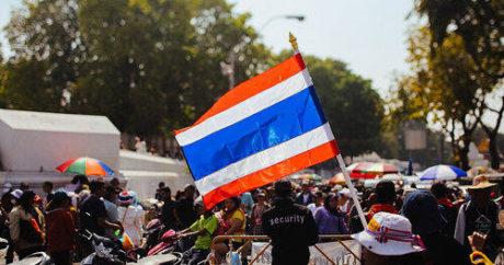 В Бангкоке в митингах за и против властей приняло участие 20 тыс. человек
