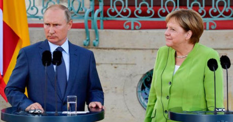 Меркель посетит Россию 11 января по приглашению Путина