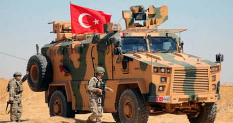 Минобороны Турции: пятеро турецких военных погибли при артобстреле в Идлибе