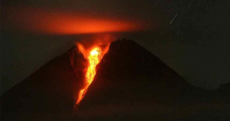 В Индонезии произошло извержение самого активного в стране вулкана