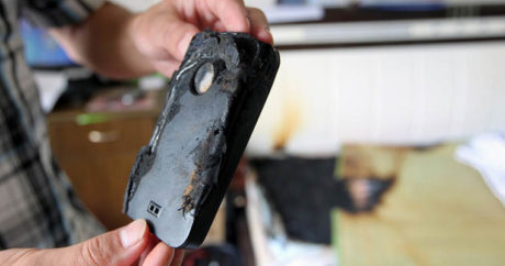 Школьник получил ожоги от загоревшегося в руках телефона