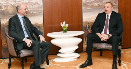 Президент Ильхам Алиев встретился с главой Международной кризисной группы