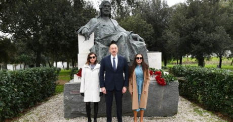 Ильхам Алиев посетил памятник Низами Гянджеви в Риме