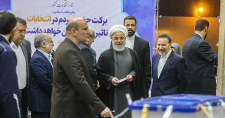 На выборах в Иране проголосовал президент Хасан Роухани