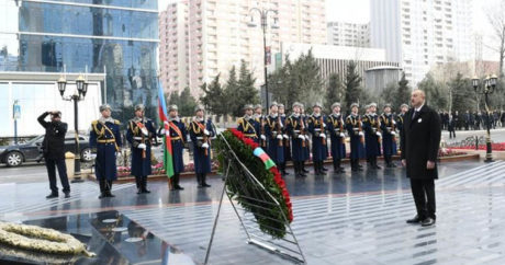 Президент Ильхам Алиев посетил памятник жертвам Ходжалинской трагедии