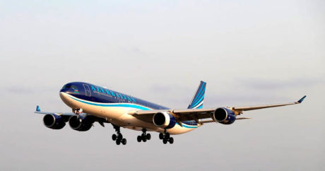 Самолет AZAL вернулся в аэропорт из-за технической неисправности