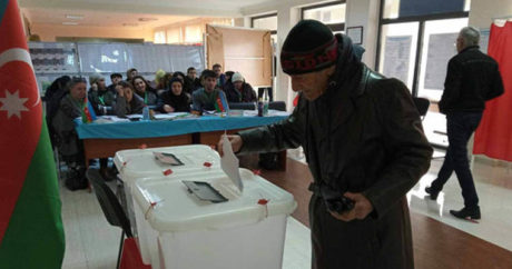 В Баку проголосовал 94-летний избиратель — ФОТО