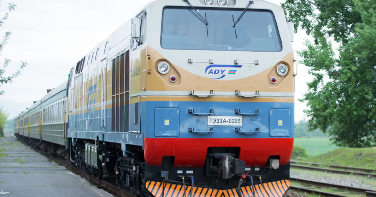 В Азербайджане отменяют движение внутренних пассажирских поездов