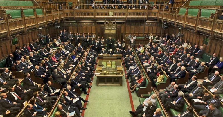 Британский парламент распустят на каникулы из-за коронавируса