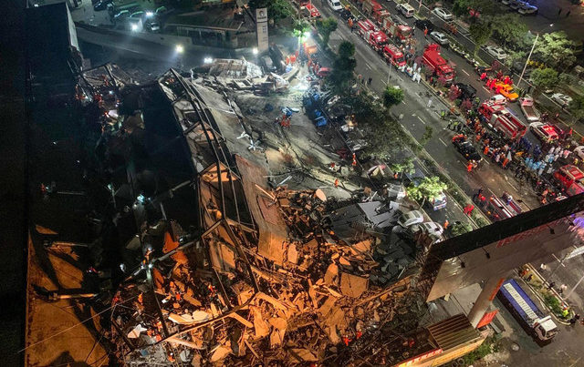 В результате обрушения отеля в Китае пострадало 11 человек