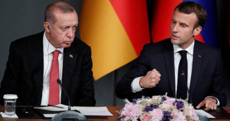 Эрдоган и Макрон обсудили по телефону ситуацию в Идлибе