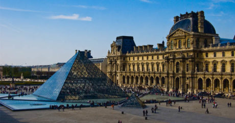Лувр отменил бесплатный проход в музей