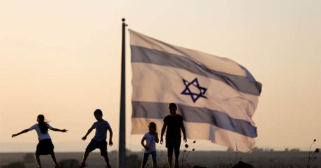Израиль велел всем иностранным туристам покинуть страну как можно скорее