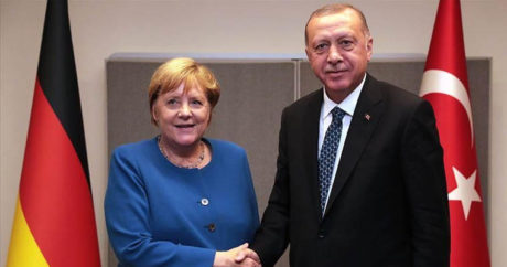 Эрдоган обсудил с Меркель распределение ответственности за беженцев