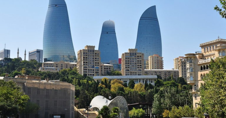 В Азербайджане усиливается особый карантинный режим