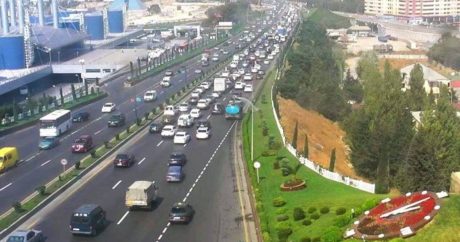 В Баку снизилось количество пользующихся транспортными средствами