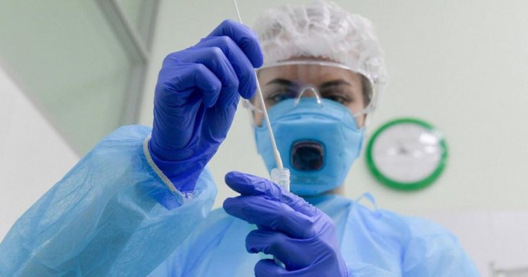 В России за сутки выявили 6 428 заразившихся коронавирусом