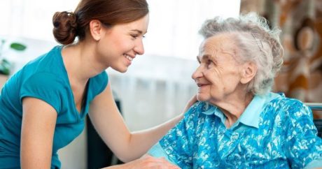 Одиноким людям старше 65 лет будут оказываться социальные бытовые услуги