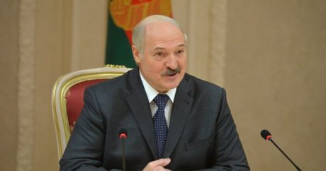 Лукашенко пригрозил правительству отставкой из-за коронавируса