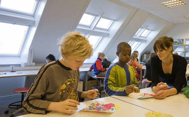 Дания первой в Европе открывает школы после карантина