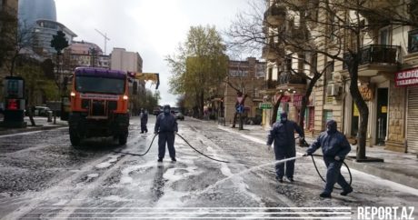 Улицы Баку моют специальными химрастворами
