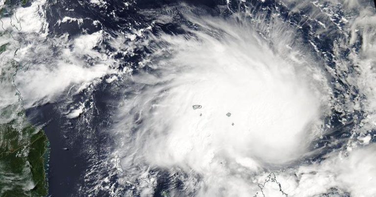 На Вануату обрушился циклон