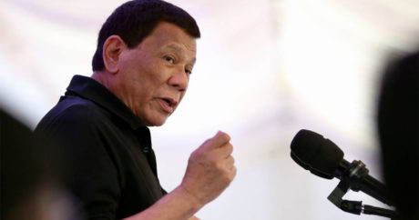 Президент Филиппин приказал стрелять по протестующим во время пандемии