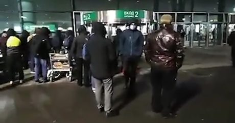 Груз «300»: российские власти заставили мигрантов ночевать на улице — Видео