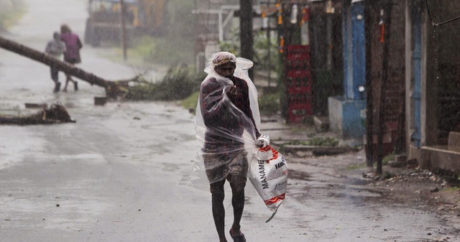 Число жертв циклона в Индии и Бангладеш превысило 20 человек