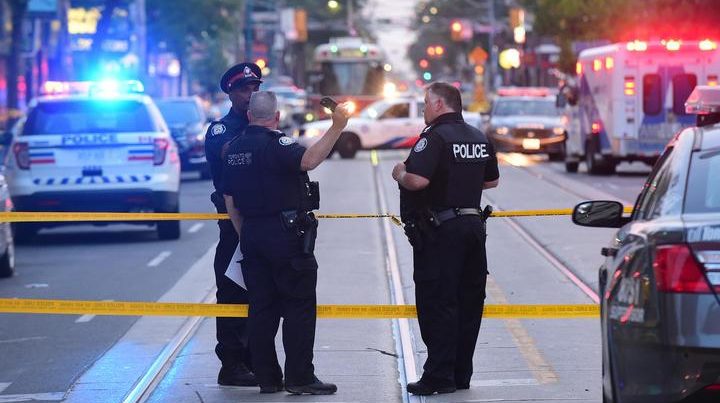 Три человека, в том числе ребенок, пострадали при стрельбе в Торонто