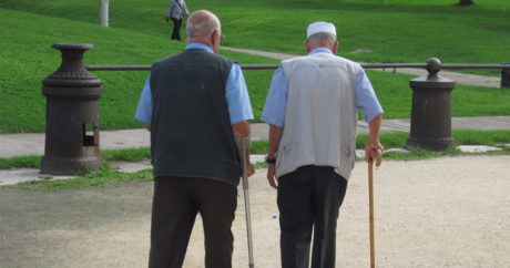 Снимается ограничение на выход из дома лиц старше 65 лет