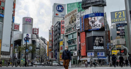 Власти Японии намерены на месяц продлить режим ЧС из-за коронавируса