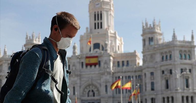 В Испании отмечено менее 50 летальных исходов от COVID-19 за сутки