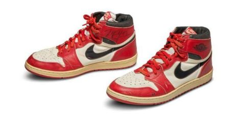 Кроссовки Майкла Джордана продали с аукциона за рекордные $560 тыс.