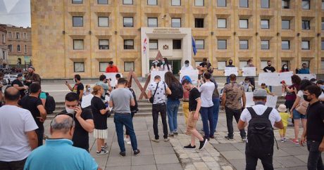В Тбилиси проходят массовые акции