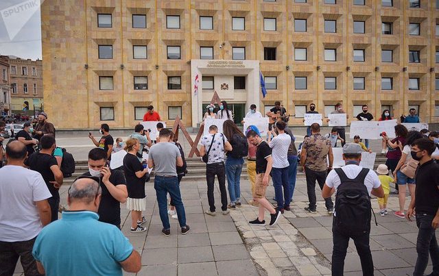 В Тбилиси проходят массовые акции