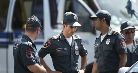В Армении полицейские применили силу к гражданину из-за отсутсвия маски — ВИДЕО