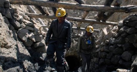 Не менее 30 человек погибли при обрушении шахты в Афганистане