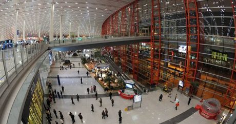 В Пекине отменили более 1200 рейсов из-за новой вспышки COVID-19