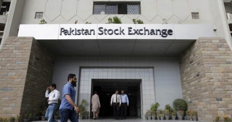 В Пакистане семь человек пострадало при нападении на фондовую биржу