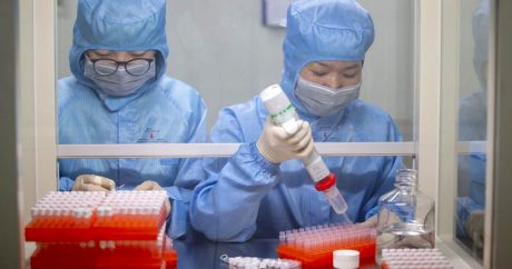 В Китае начались клинические испытания нового препарата против COVID-19