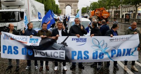 В Париже протестуют полицейские