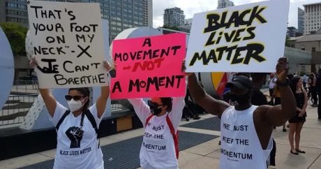 Тысячи человек продолжают протесты против расизма в Торонто