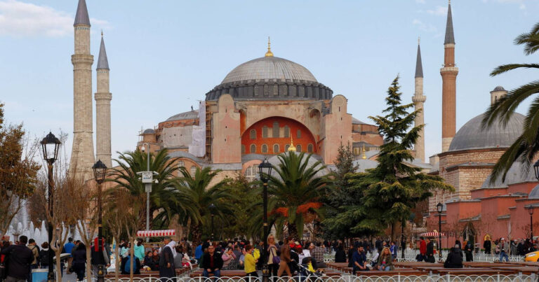 В Турции назначили имамов для мечети Айя-София
