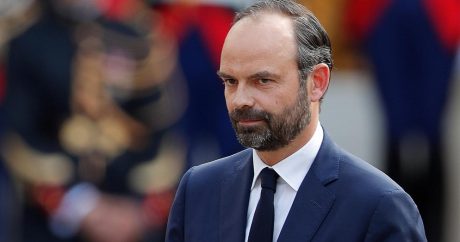 Премьер Франции ушел в отставку